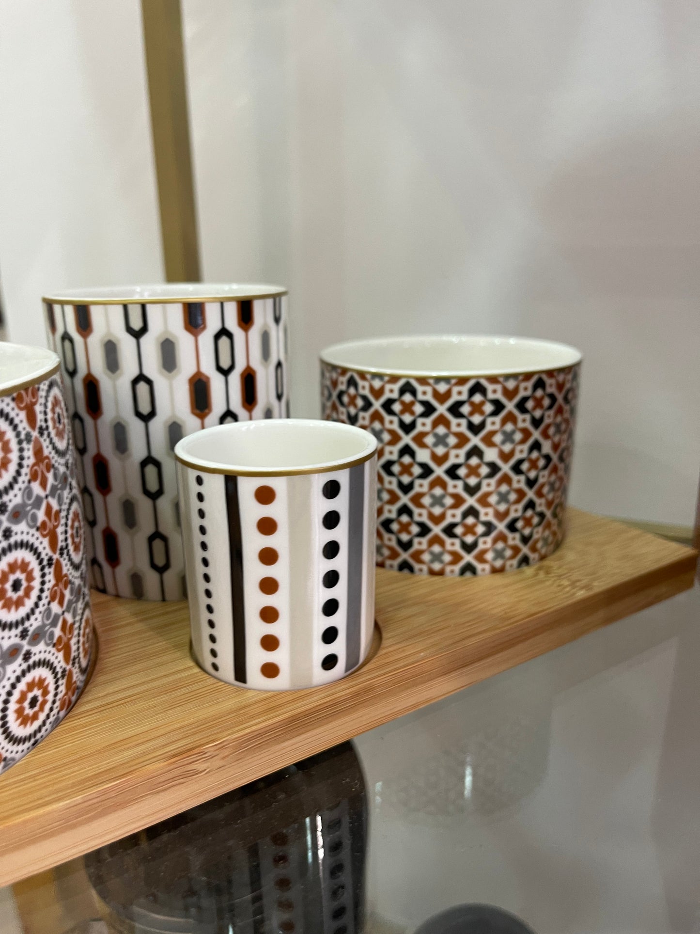 Set Aperitivo in Ceramica con Vassoio in Bamboo - Collezione Geoethnic di Easy Life