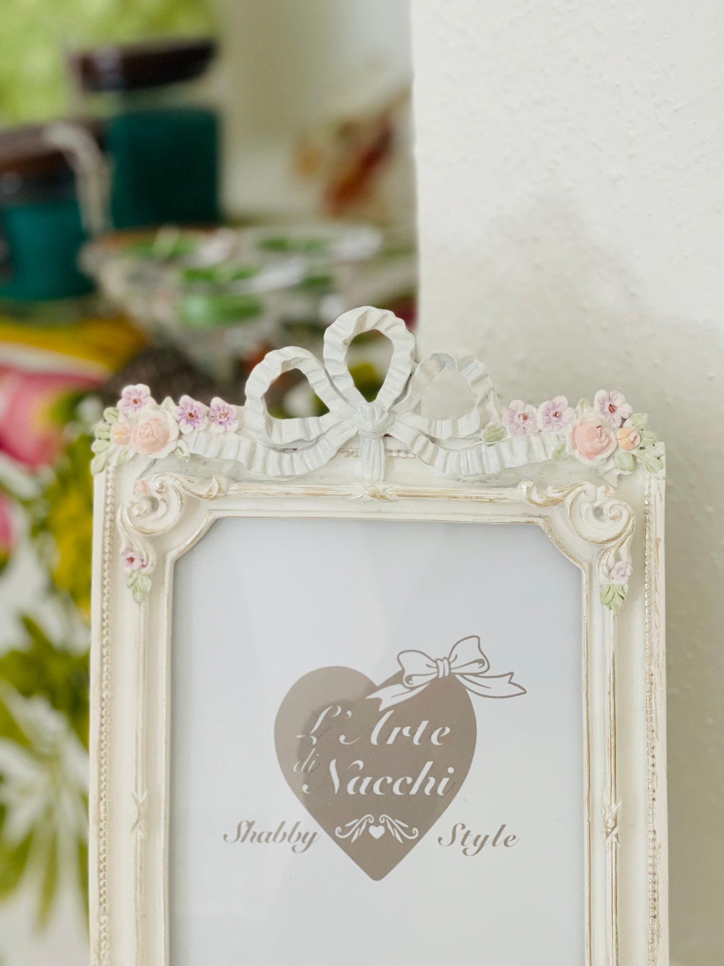 Portafoto shabby chic in resina con fiocco e fiori dipinti a mano | L'Arte di Nacchi