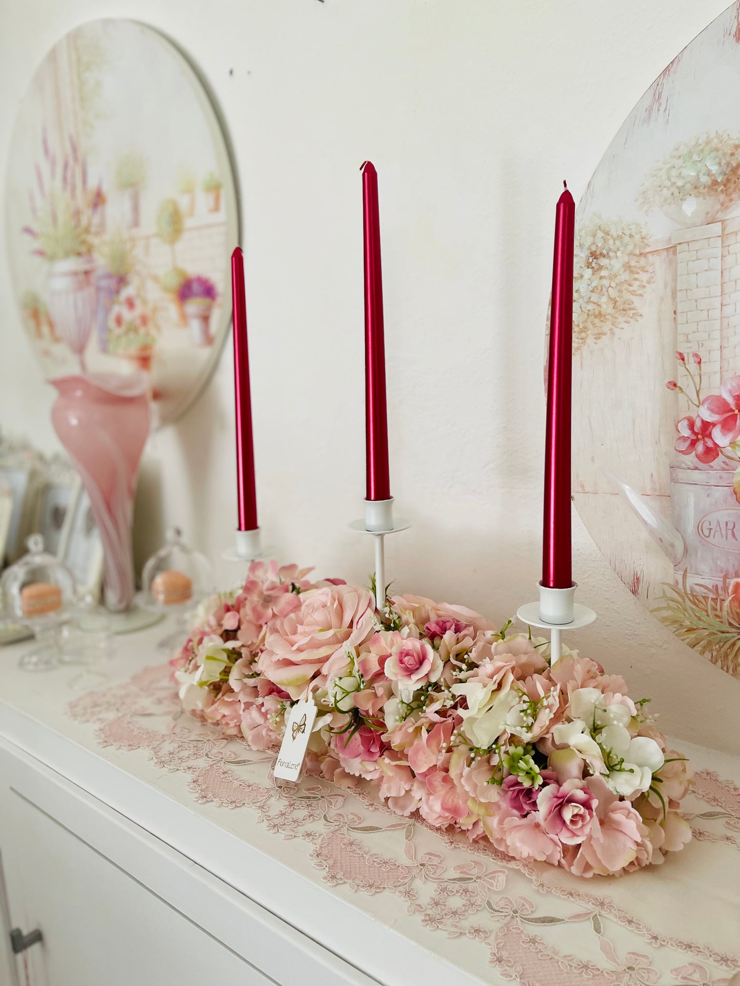 Centrotavola portacandele con fiori rosa e bianchi | Fiori di Lena,