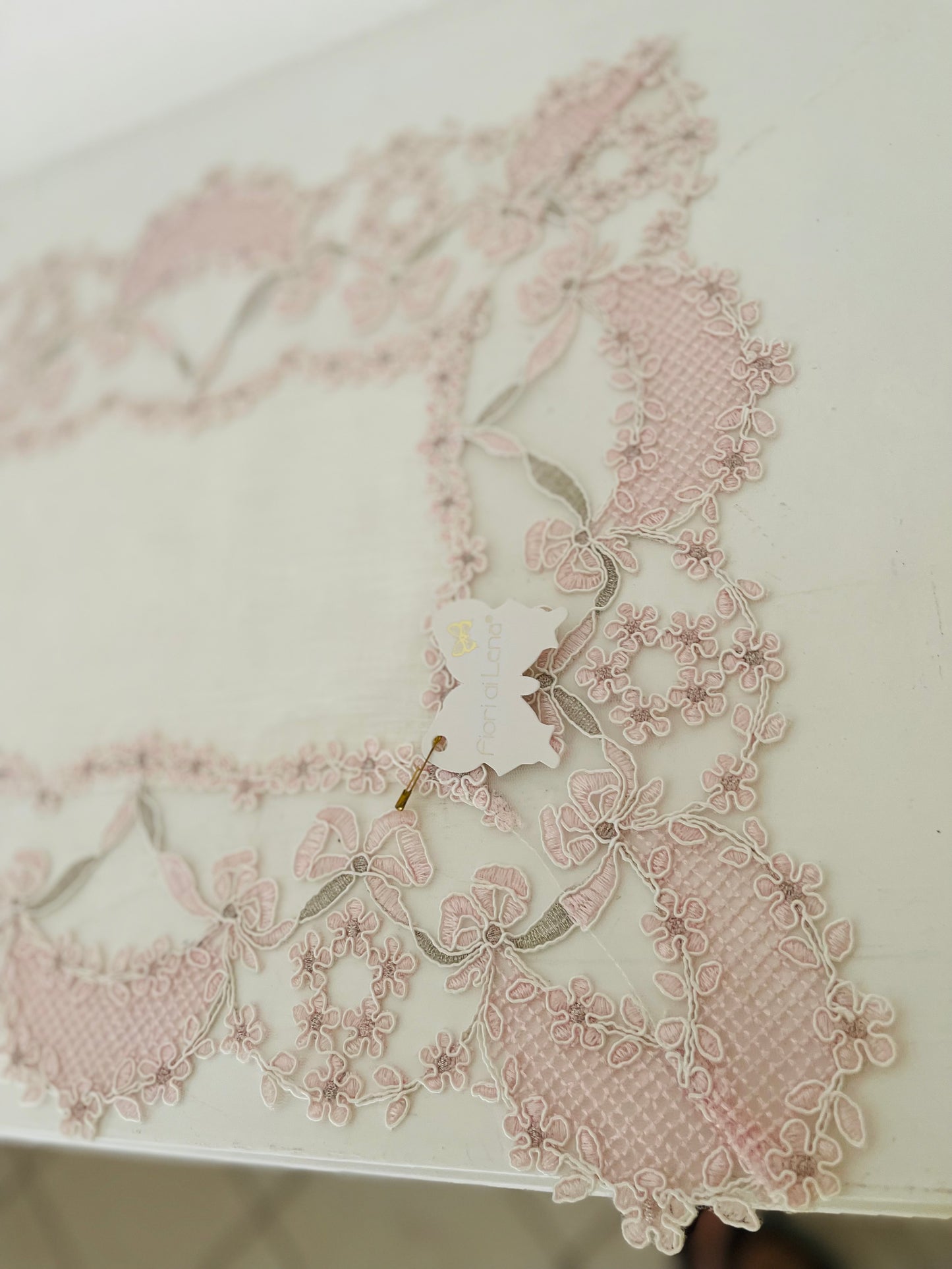 Runner Ricamato “Fiori di Lena” – Made in Italy