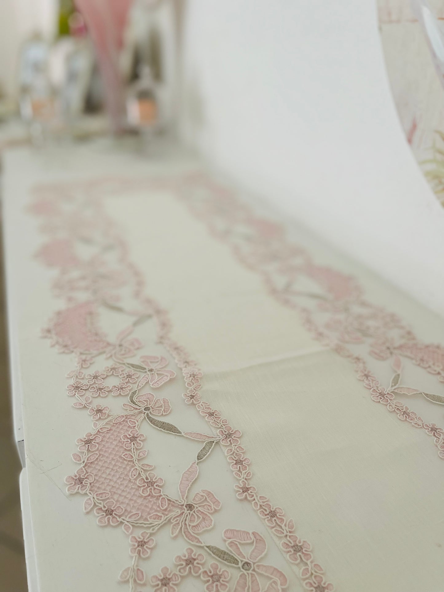 Runner Ricamato “Fiori di Lena” – Made in Italy