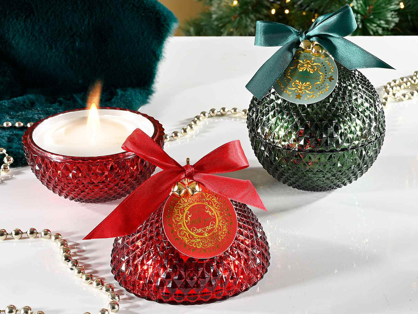 Candela profumata in vasetto di vetro lavorato a forma di pallina