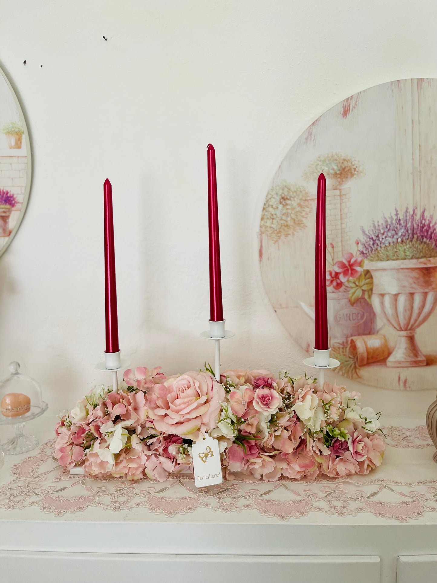 Centrotavola portacandele con fiori rosa e bianchi | Fiori di Lena,