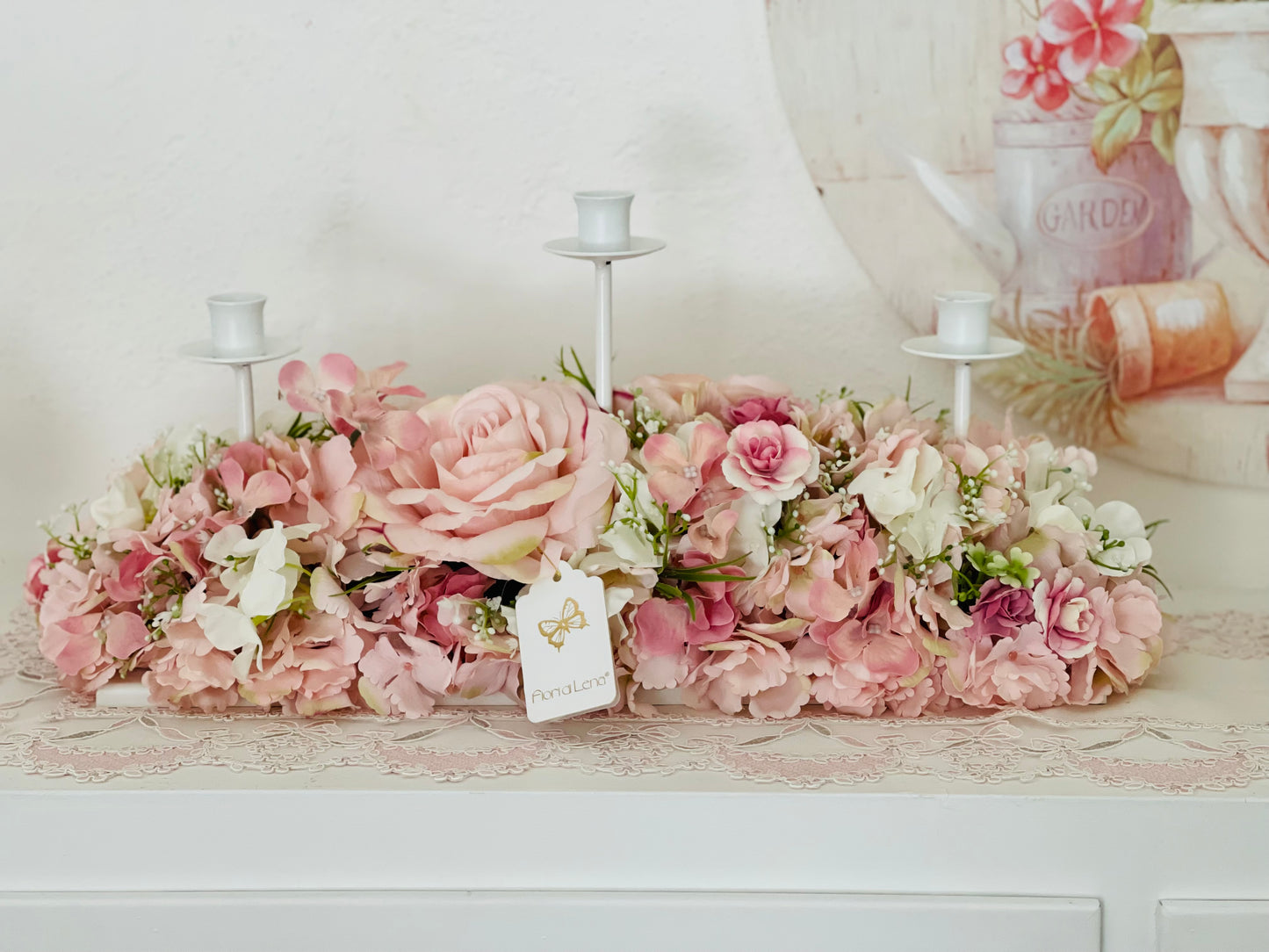 Centrotavola portacandele con fiori rosa e bianchi | Fiori di Lena,