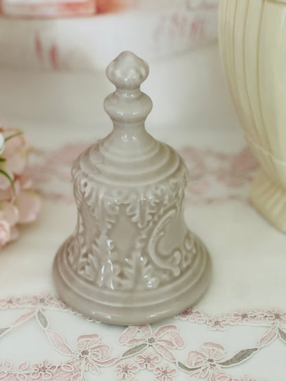 Campanella decorativa in ceramica tortora con decoro a rilievo – EGO