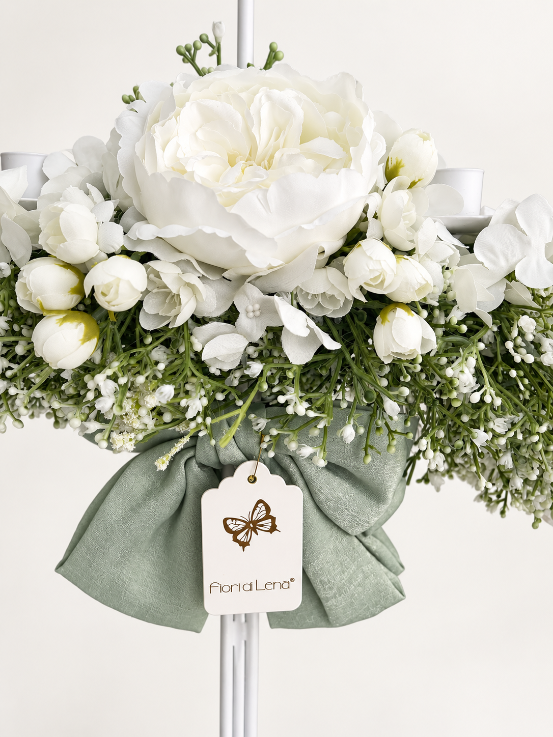 Candeliere a tre fiamme con fiori bianchi - Fiori di Lena
