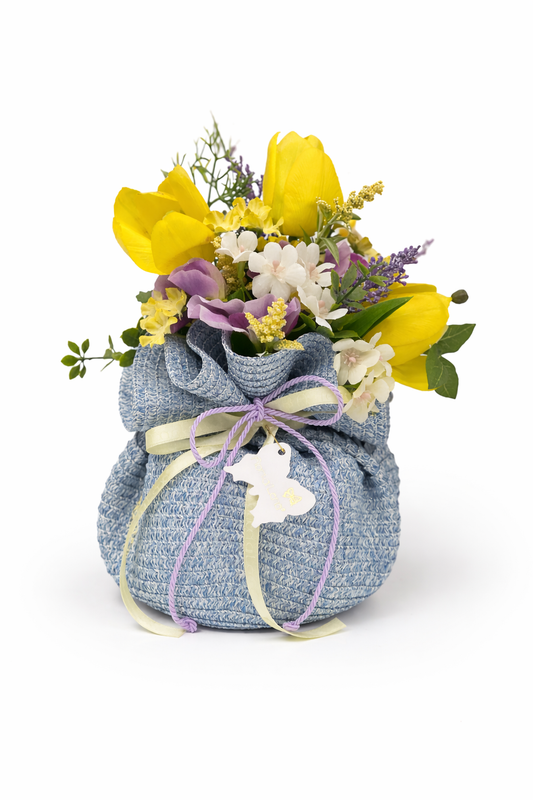 Sacchetto in paglia con tulipani gialli e fiori misti - Fiori di Lena