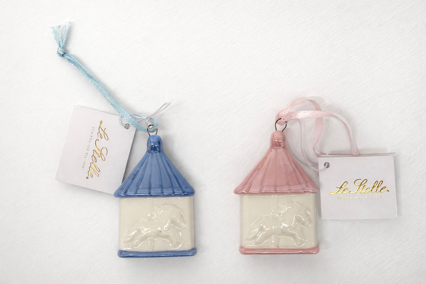 Calamita appendino in ceramica Le Stelle – giostrina cavallini rosa/azzurro