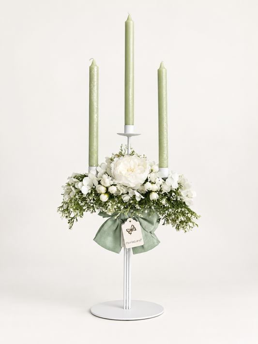 Candeliere a tre fiamme con fiori bianchi - Fiori di Lena