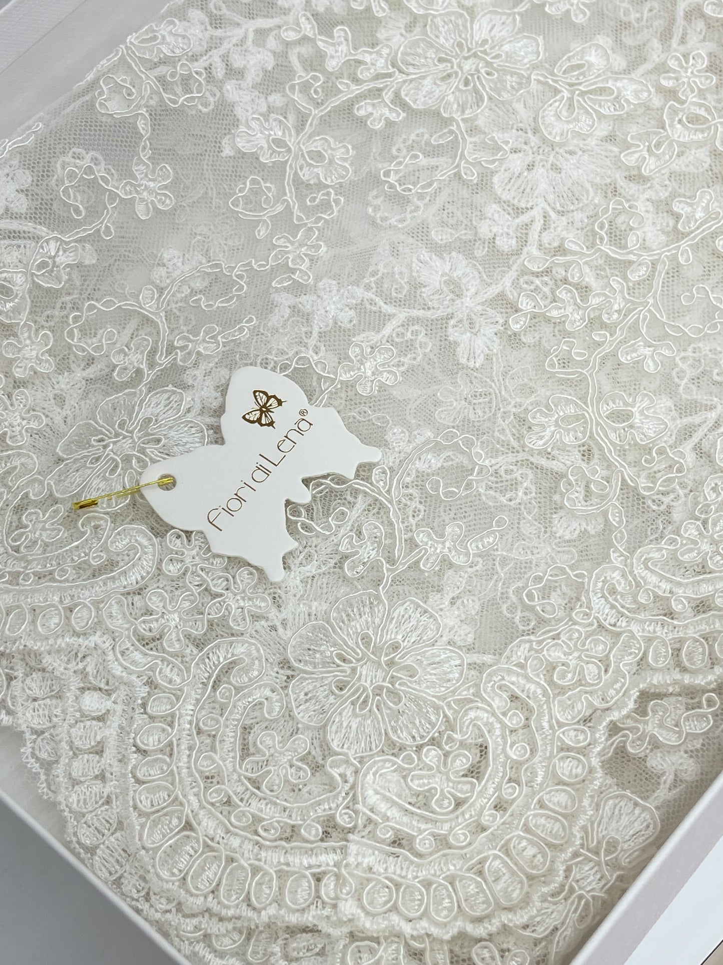 Fiori di Lena Runner in Pizzo colorato su Tulle 117x43 cm