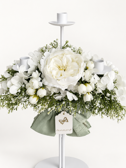 Candeliere a tre fiamme con fiori bianchi - Fiori di Lena