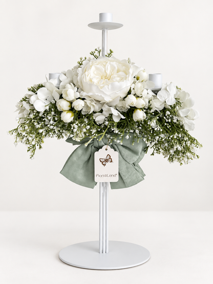 Candeliere a tre fiamme con fiori bianchi - Fiori di Lena