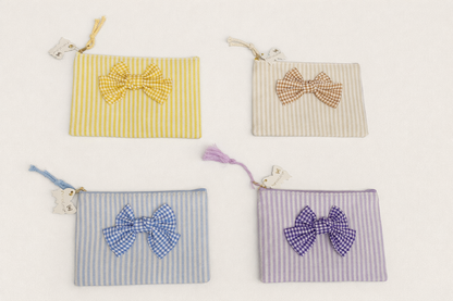 Pochette con zip e fiocco in tessuto – Fiori di Lena