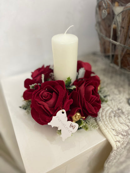 Centrotavola con rose e candela di FIORI DI LENA