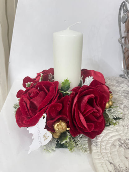 Centrotavola con rose e candela di FIORI DI LENA